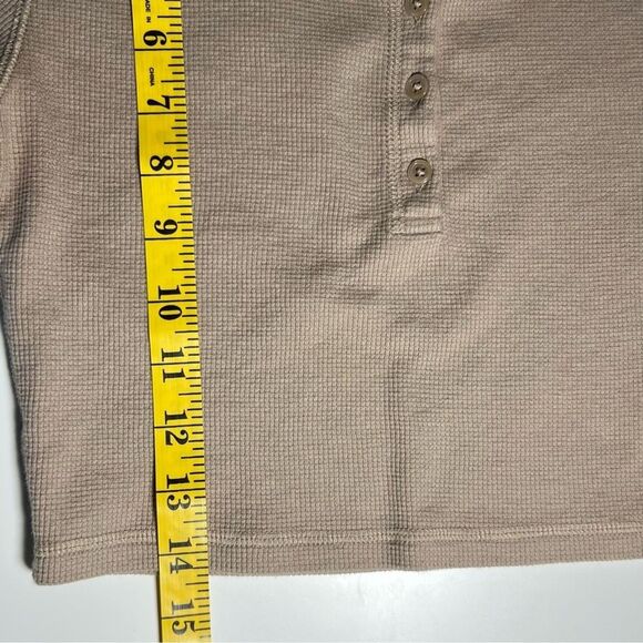 Aritzia Sunday Best Y2K Cropped Henley Baby Top Size SMALL Ethical Minimalist - Picture 4 of 10
